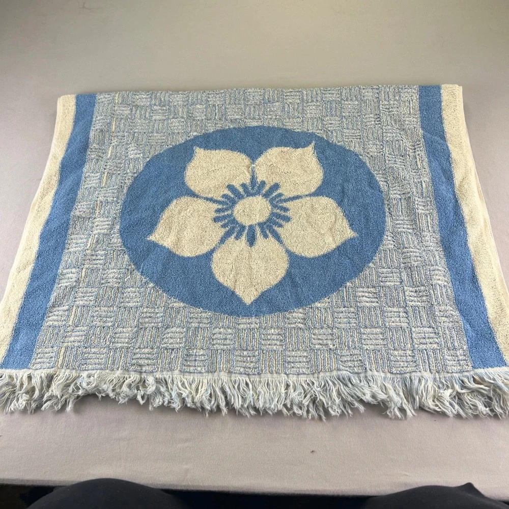 Vintage Cannon Monticello Blue White Floral bath Cotton Fringed Reversible